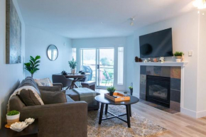 Echo Beach, 2 Bed, Lake View and Walkable to Beach